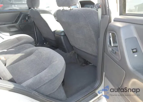 2000 Jeep Grand Cherokee Laredo z USA, uszkodzony, nr VIN 1J4G248S3YC270639